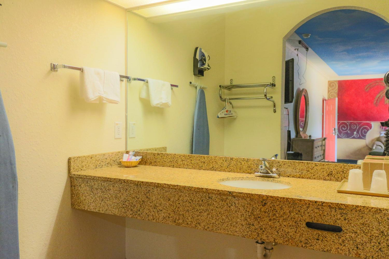 Bathroom 3, The Symphony Inn & Suites, Houston