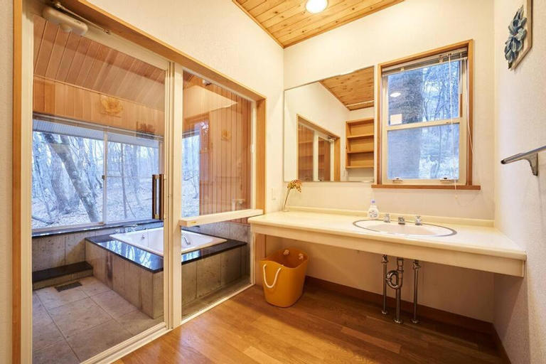 Bathroom 12