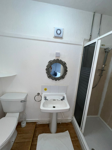 Bathroom 3, Harbour Hotel, Lincolnshire