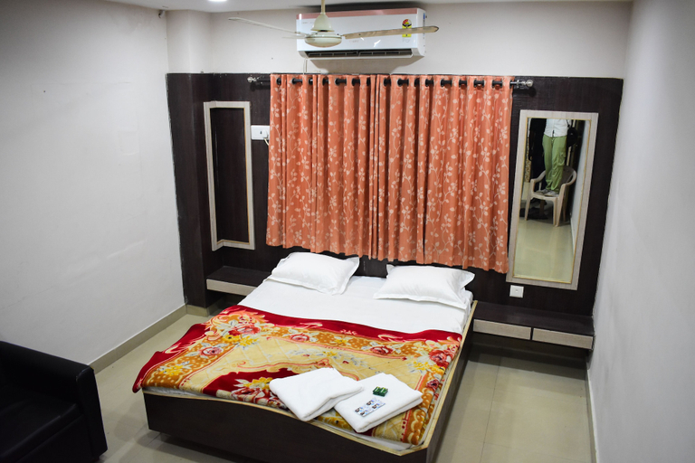 Bedroom, Hotel Gokul - Dwarka, Devbhumi Dwarka