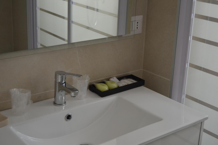 Bathroom 3, BRG APARTMENTS, Matera