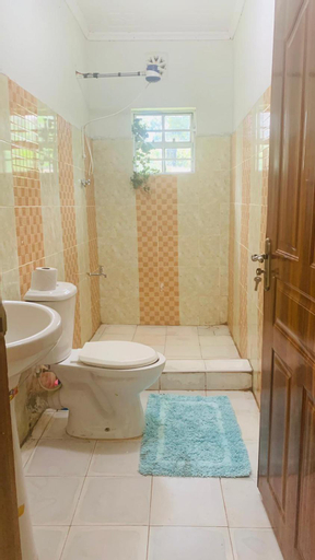 Bedroom 2, Plush 3 Bedroom Apartment Home, Kiminini