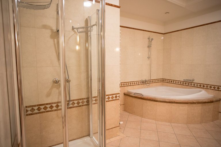 Bathroom 5, Hotel Golden Palace, Dunakeszi