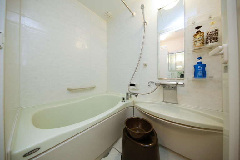 Bathroom 3, Etoile Soshigaya Okura, Setagaya