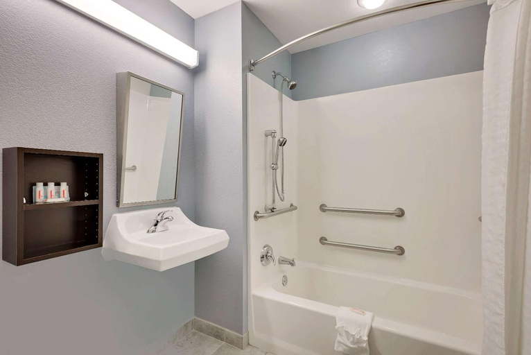 Bathroom 4, Microtel Inn & Suites by Wyndham Geneva, Ontario