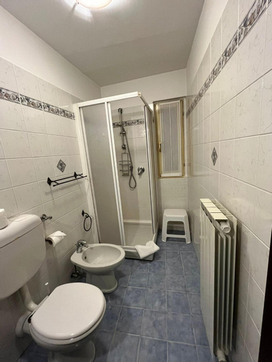 Bathroom 7