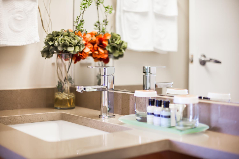 Bathroom 4, Executive Hotel Vancouver Airport, Greater Vancouver