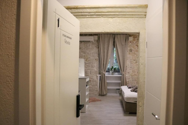Others 5, Studios Kadena, Trogir