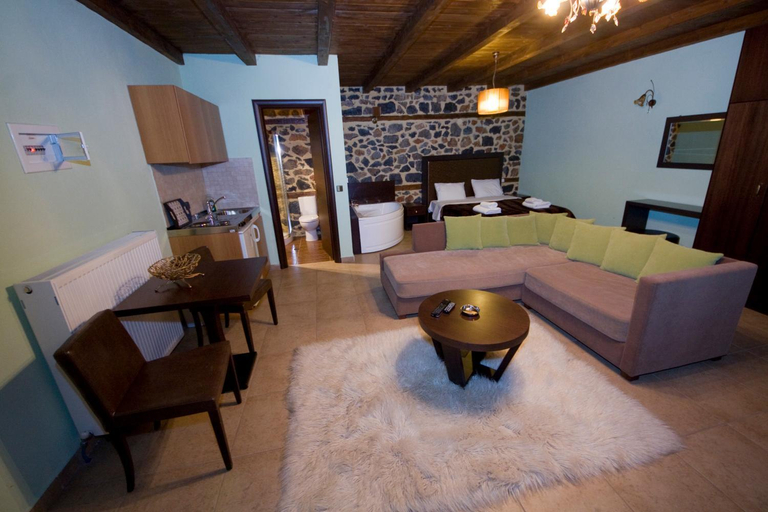 Others 3, Xenonas Piperitsa, Central Macedonia