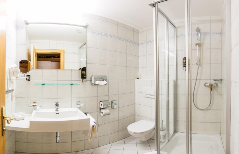 Bathroom 3, Hotel Puint, Landeck
