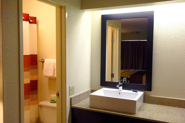 Bathroom 3, Red Roof PLUS+ Statesville, Iredell