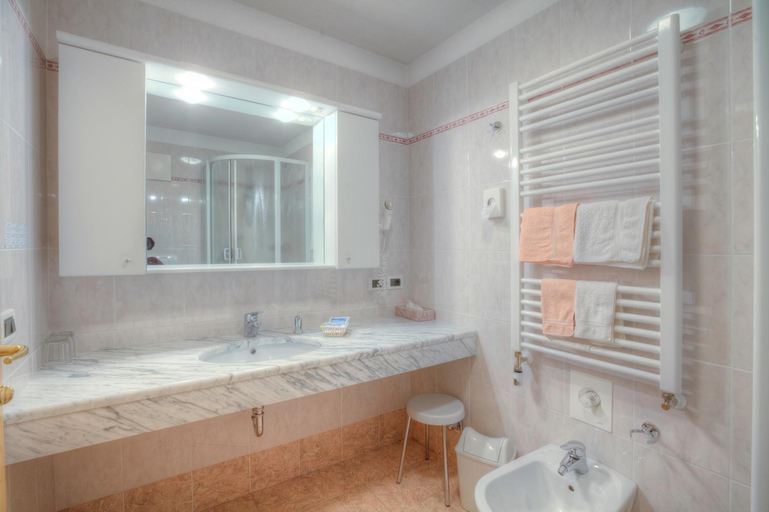 Bathroom 4, La Stua, Bolzano