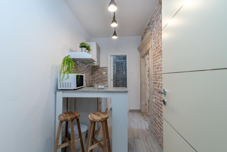Others 4, Studios Kadena, Trogir