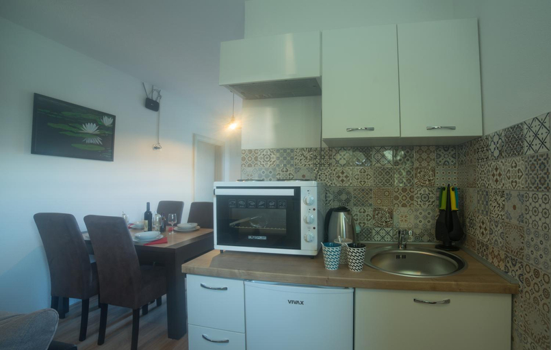 Others 3, Apartments Miona