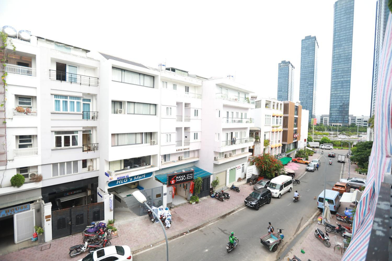 Exterior & Views