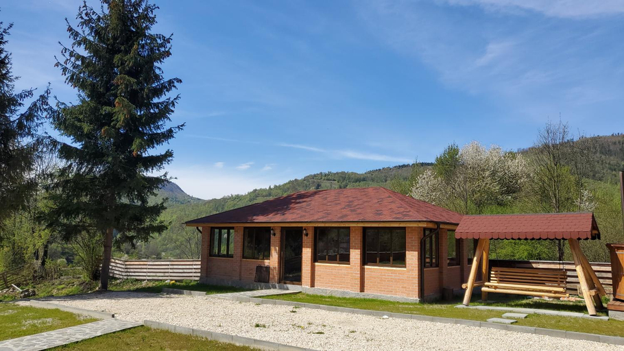 Others 4, Catunul din Podei A-Frame, Dragoslavele
