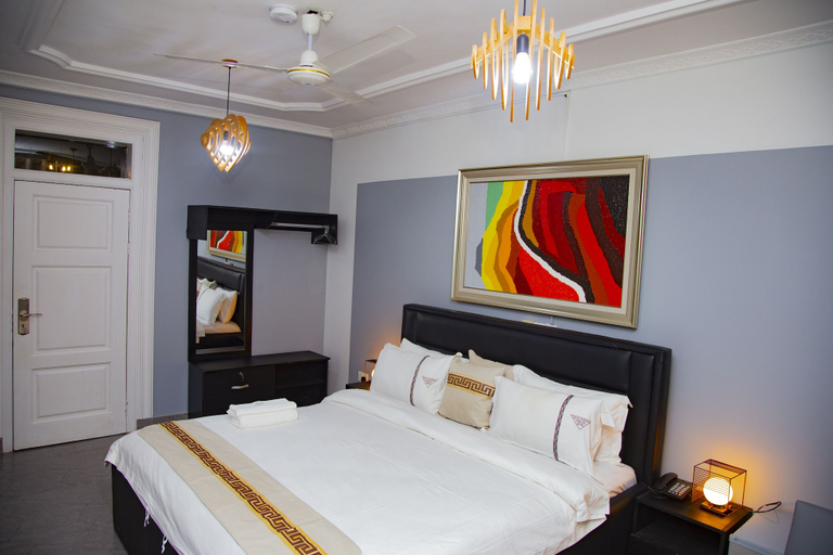 Bedroom 2, Gullivers Travel Hotel, Tema