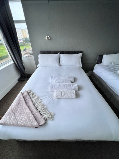 Bedroom 2, Harbour Hotel, Lincolnshire