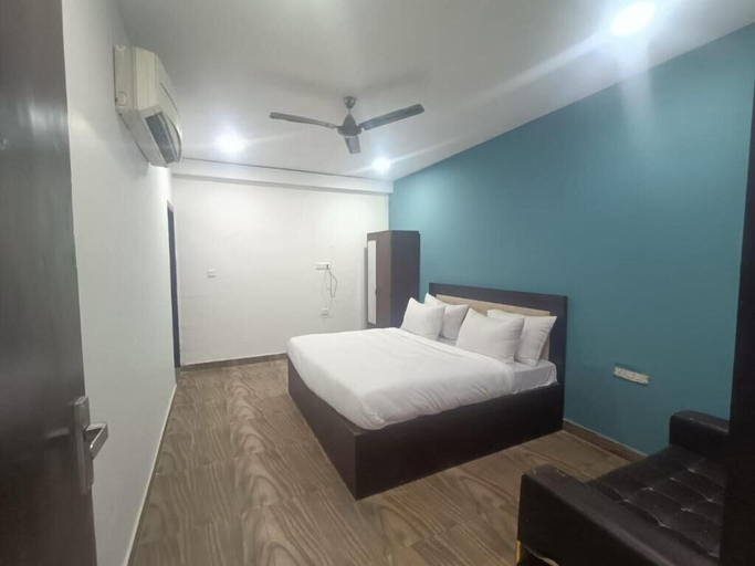 Bedroom 2, Hotel Royal Inn, Delhi