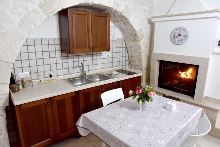 Others 4, Agape fra i Trulli Dimora Ciclamino, Bari