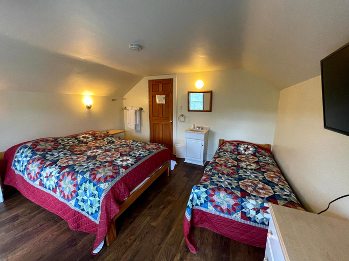 Bedroom 1, The Riverside Inn, Lamoille