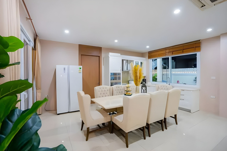 Others 4, Platinum Pool Villa, Sattahip