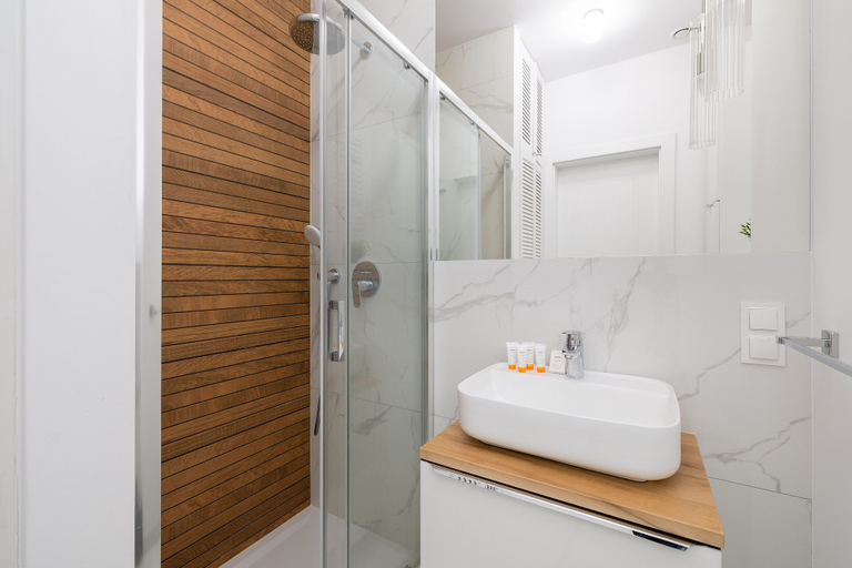 Bathroom 4, Apartment in Hanza Tower by Renters, Szczecin