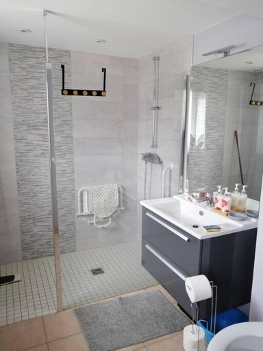 Bathroom, Charmante petite maison de vacances, Orne