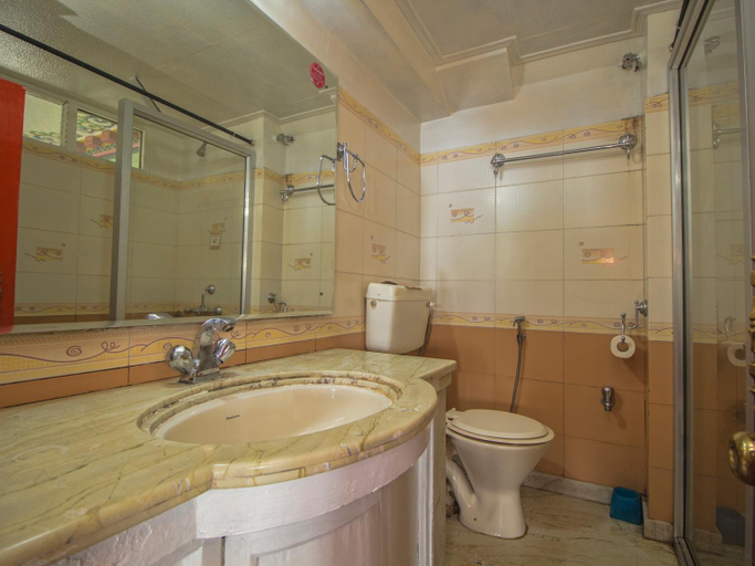 Bathroom 4, Hotel Seven Seventeen, Darjiling