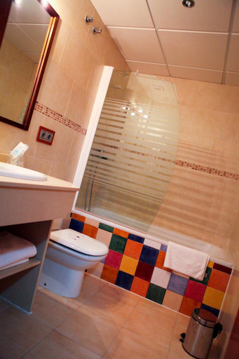 Bathroom 3, Hotel Rocio, Córdoba