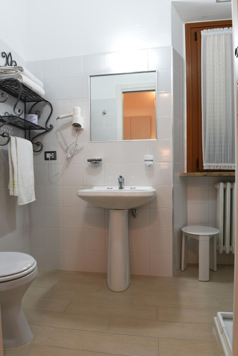 Bathroom 3, Albergo Umbria, Perugia