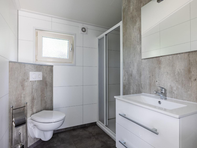 Bathroom, Chic Chalet in Hoenderloo, Apeldoorn