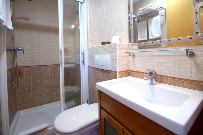 Bathroom 3, Aparthotel Arenal, Girona