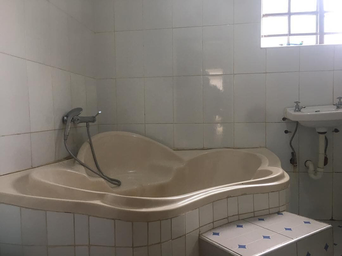 Bathroom 3, Villa Ntowe Lodge, Blantyre City