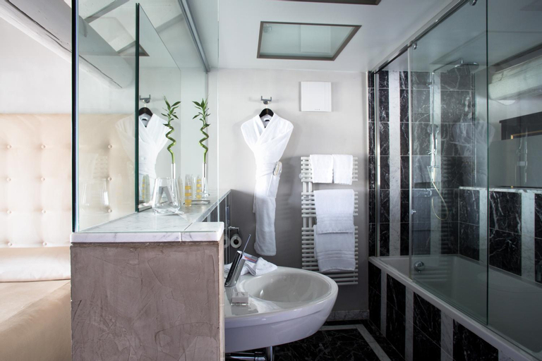 Bathroom 20
