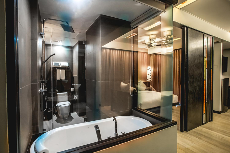 Bathroom 15