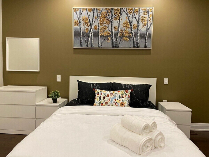 Bedroom 2, Dazzling Home Next to Beach & Go Station, Durham