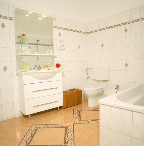 Bathroom 5, Hotel Bellevue am Kurfürstendamm, Berlin