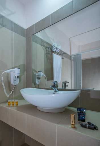 Bathroom 4, Naxos Holidays, South Aegean