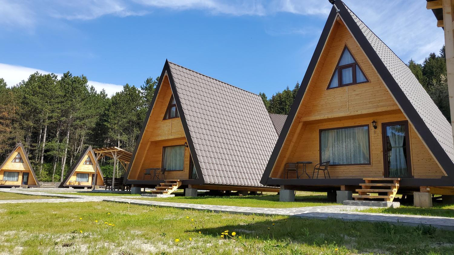 Others 2, Catunul din Podei A-Frame, Dragoslavele