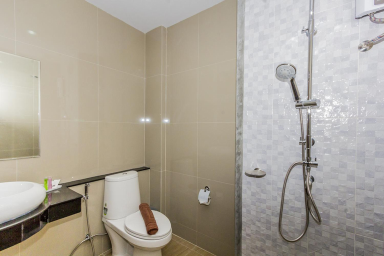 Bathroom 4, Andaman Pearl Resort, Mueang Krabi