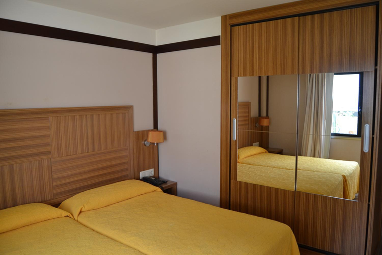 Bedroom, Hotel Apartamentos Don Juan I, Madrid