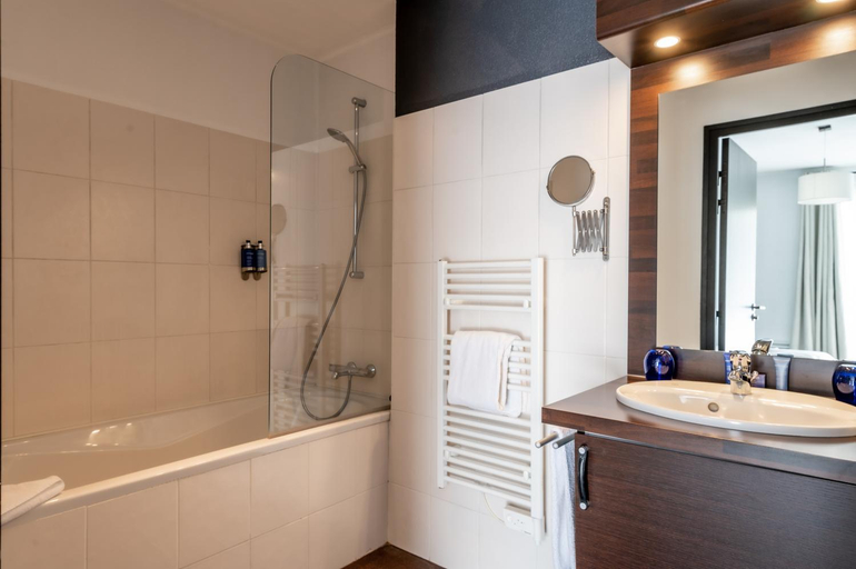 Bathroom 4, Domaine de Cice-Blossac, Resort Spa & Golf, Ille-et-Vilaine