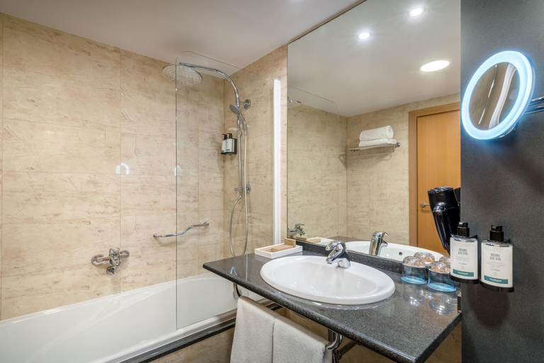 Bathroom 5, Occidental Atenea Mar, Barcelona