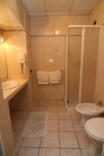 Bedroom 4, Hotel Esperia, Imperia