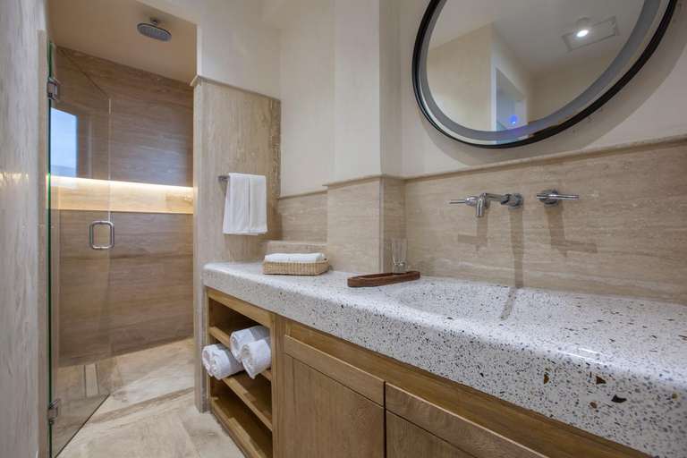 Bathroom 3, Malecon 1680, La Paz
