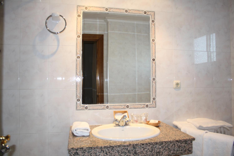 Bathroom, Hotel Cuatro Calzadas, Salamanca