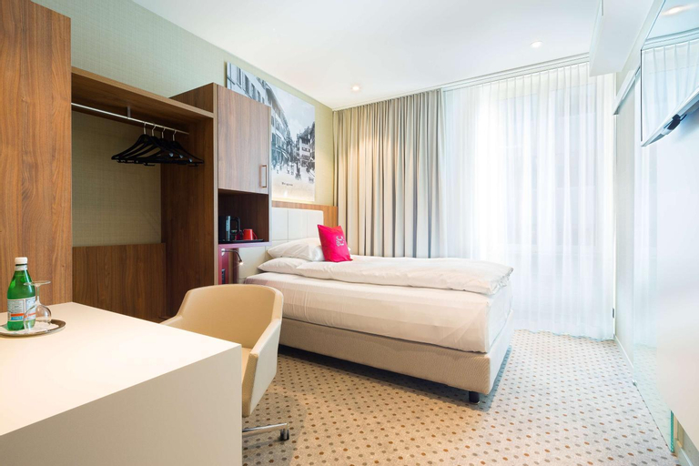Bedroom 12