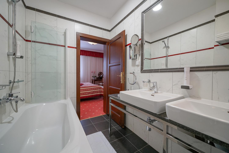Bathroom 4, Grand Hotel Bellevue, Poprad