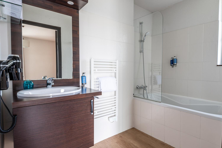 Bathroom 4, Domaine de Cice-Blossac, Resort Spa & Golf, Ille-et-Vilaine